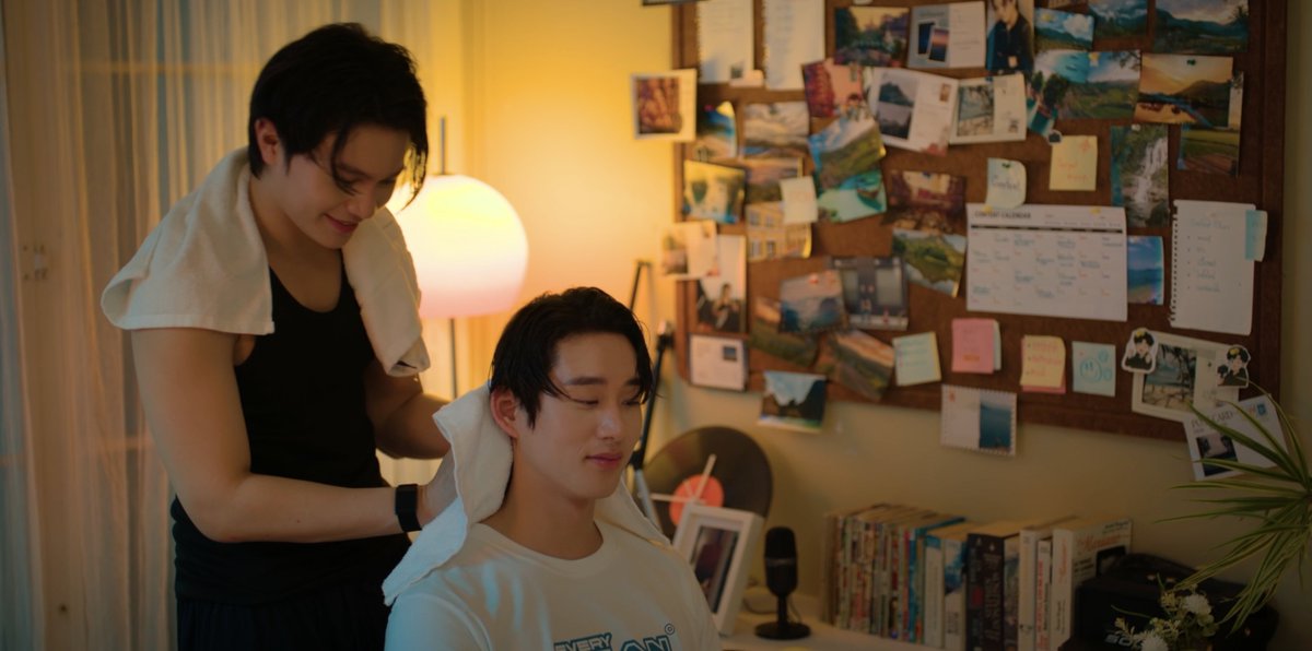 GMMTV's tweet photo. ขี้อ้อน ยิ้มหวาน ดูแลดี ง้อเก่ง ป้าให้เลย อันดับ 1 นะคนนี้ 🤏🏻💗
#YouManiacSeriesEP6
@Williamjkp1 @EstRvp https://t.co/4o9Q1SMb1B