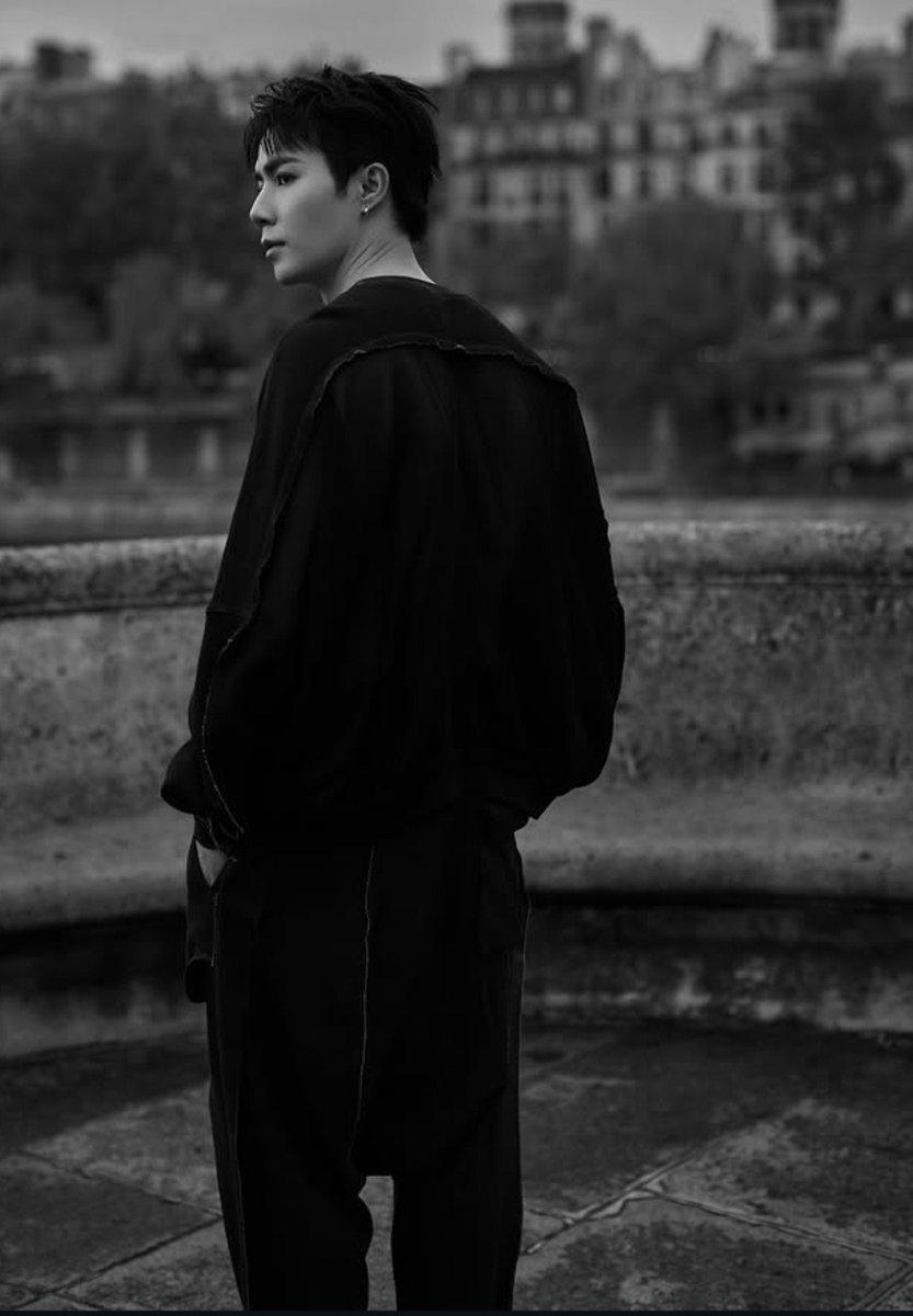 PrettyLis233's tweet photo. Oh my lawddddd this man is freaking handsome and very tempting🖤🥵🫦🔥🔥

#ConceptKorea #Koccafashion 
#asparagus #ZeePruk @zee_pruk https://t.co/SpYnBXleqi