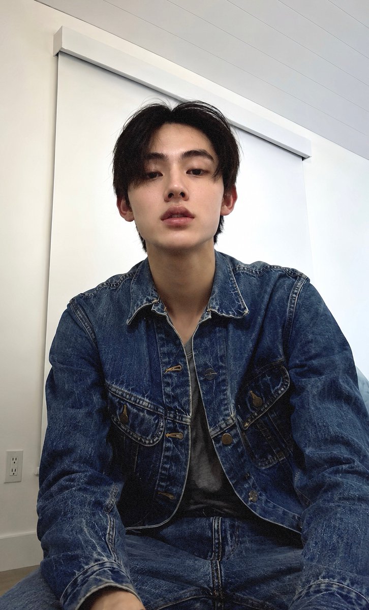 seanhomage's tweet photo. #seonghyeon’s always looking fine without even trying https://t.co/k2wLGbNBfE