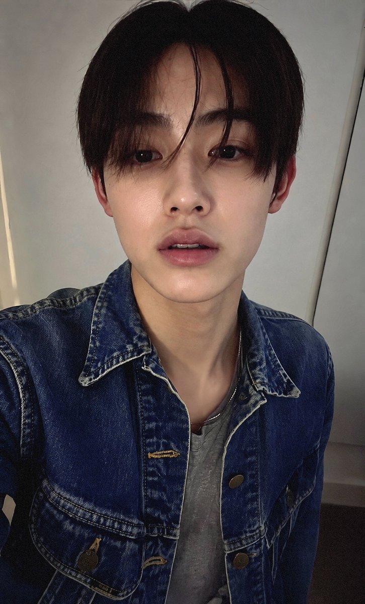 seanhomage's tweet photo. #seonghyeon’s always looking fine without even trying https://t.co/k2wLGbNBfE