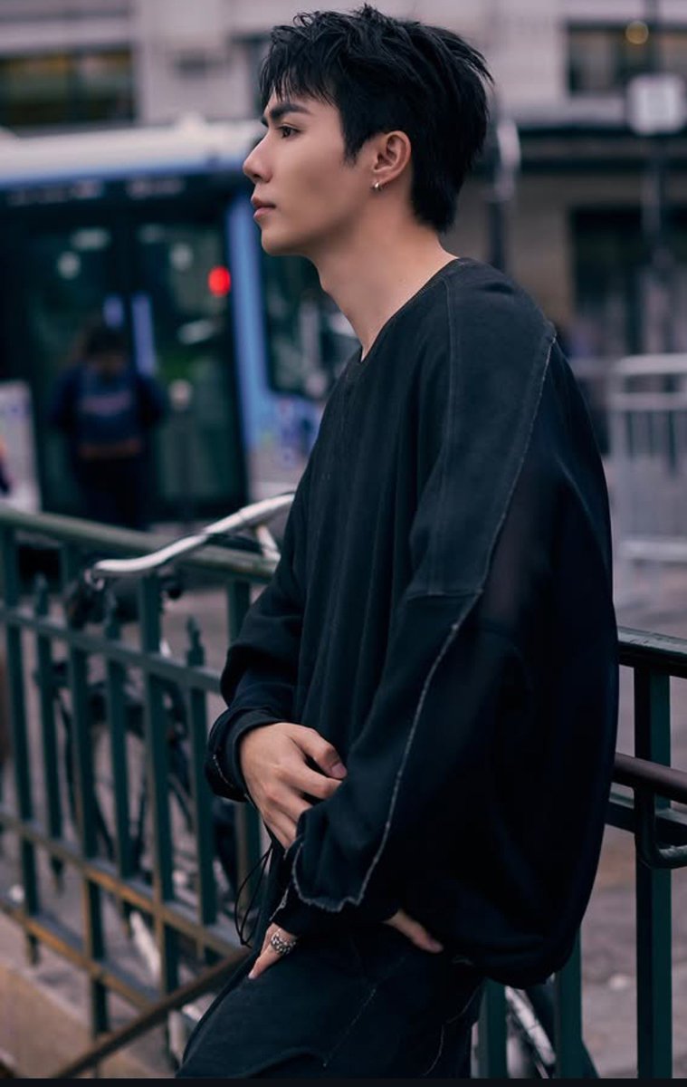 PrettyLis233's tweet photo. Oh my lawddddd this man is freaking handsome and very tempting🖤🥵🫦🔥🔥

#ConceptKorea #Koccafashion 
#asparagus #ZeePruk @zee_pruk https://t.co/SpYnBXleqi