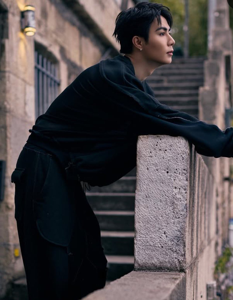 PrettyLis233's tweet photo. Oh my lawddddd this man is freaking handsome and very tempting🖤🥵🫦🔥🔥

#ConceptKorea #Koccafashion 
#asparagus #ZeePruk @zee_pruk https://t.co/SpYnBXleqi