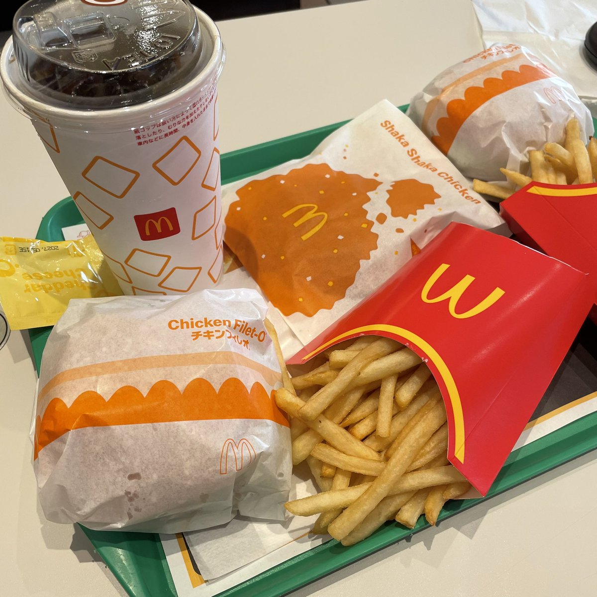 hachipico_8's tweet photo. チキンフィレオとシャカシャカチキン食べてきました🎉 https://t.co/BweUHO1Ii6