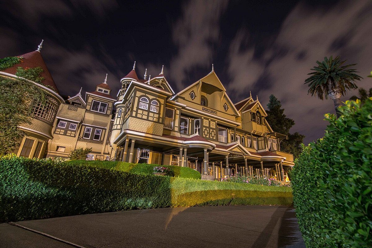 StupidMinute's tweet photo. The Stupid History of The Winchester Mystery House 

#History #Podcasts #Creepy https://t.co/wDsDqBP4Ng