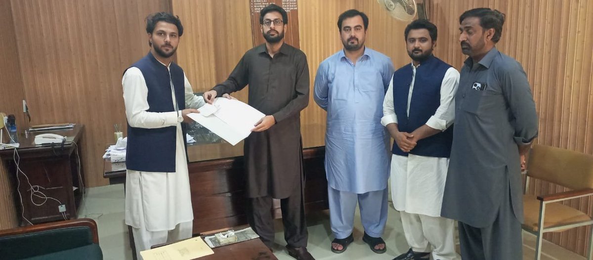 DYOKarak's tweet photo. MOU signed between Jabiru Labs (Pvt.) Ltd. and Deputy Commissioner Karak for the District Digital Marketplace https://t.co/uBAqSNhfab. The platform empowers local businesses to showcase products, build online presence, and unlock new digital growth opportunities. https://t.co/fnZ6YwuSft