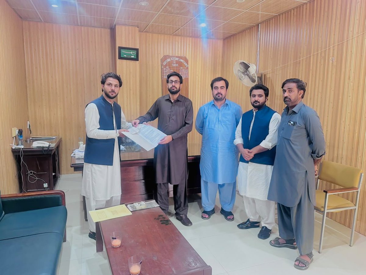 DYOKarak's tweet photo. MOU signed between Jabiru Labs (Pvt.) Ltd. and Deputy Commissioner Karak for the District Digital Marketplace https://t.co/uBAqSNhfab. The platform empowers local businesses to showcase products, build online presence, and unlock new digital growth opportunities. https://t.co/fnZ6YwuSft