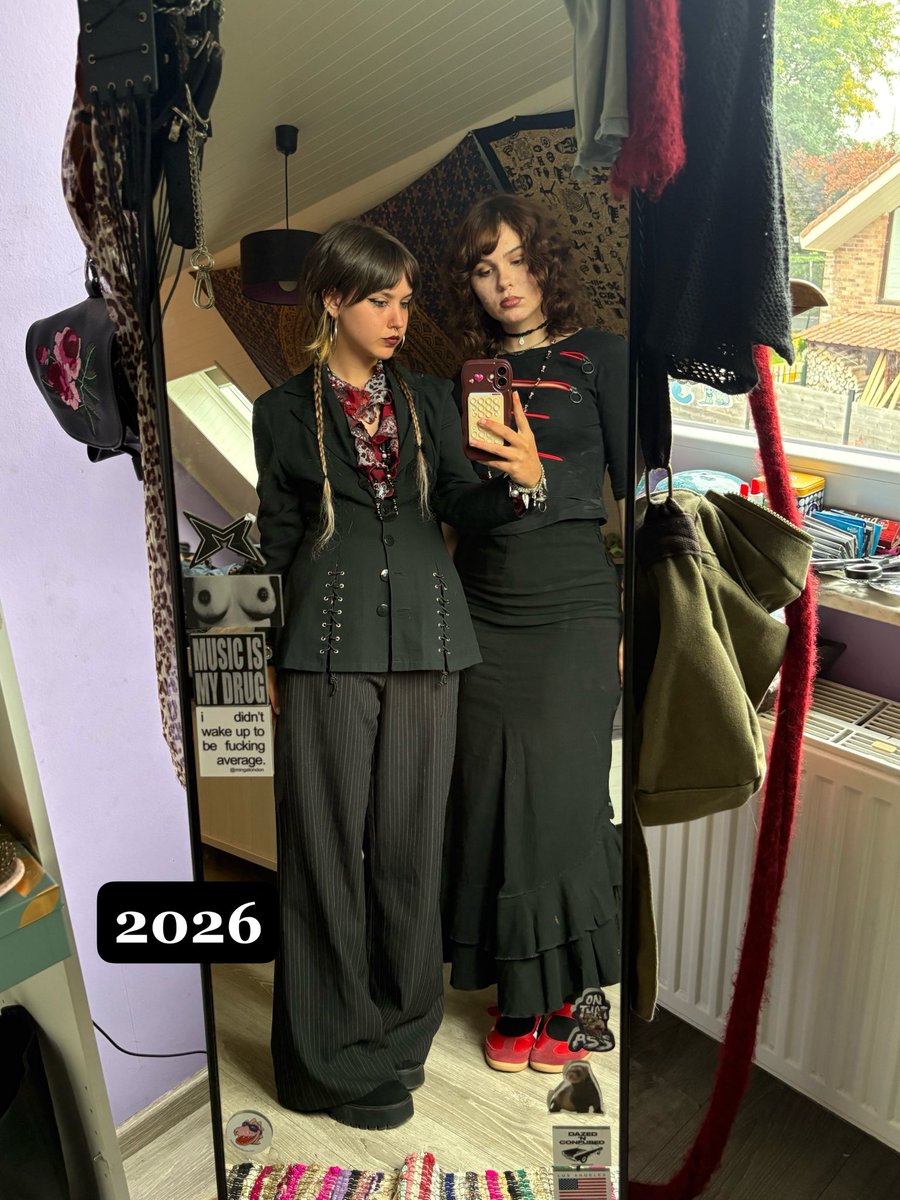 feeisgoingcrazy's tweet photo. we met on edtwt, became ed buddies, became irl friends, dated for a month, and somehow 4 years later we’re both in recovery ♡ @aoifesomewhere https://t.co/yAs54DvXU3