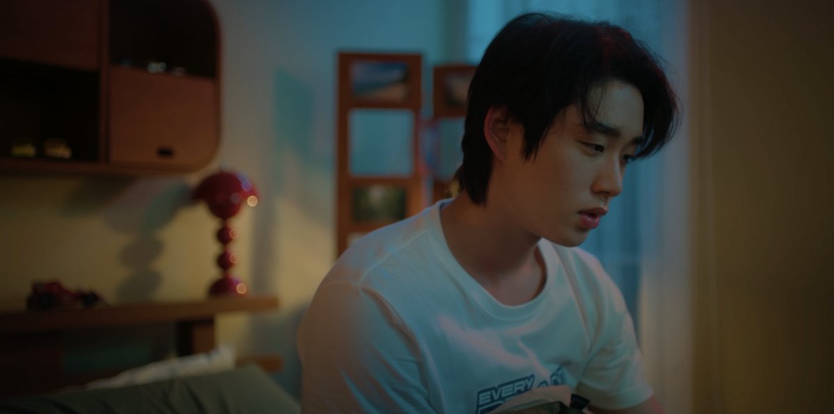 GMMTV's tweet photo. มอธแค่อาจจะยังไม่ชินที่นอน ไม่เป็นไรน้าาาา 🫳🏻
#YouManiacSeriesEP6
@Williamjkp1 @EstRvp https://t.co/jeLub2N2pP