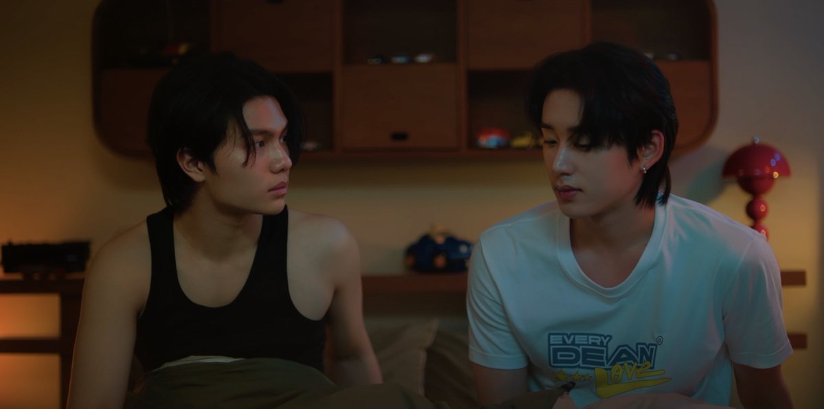 GMMTV's tweet photo. มอธแค่อาจจะยังไม่ชินที่นอน ไม่เป็นไรน้าาาา 🫳🏻
#YouManiacSeriesEP6
@Williamjkp1 @EstRvp https://t.co/jeLub2N2pP