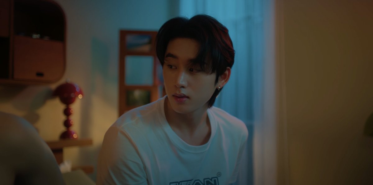 GMMTV's tweet photo. มอธแค่อาจจะยังไม่ชินที่นอน ไม่เป็นไรน้าาาา 🫳🏻
#YouManiacSeriesEP6
@Williamjkp1 @EstRvp https://t.co/jeLub2N2pP
