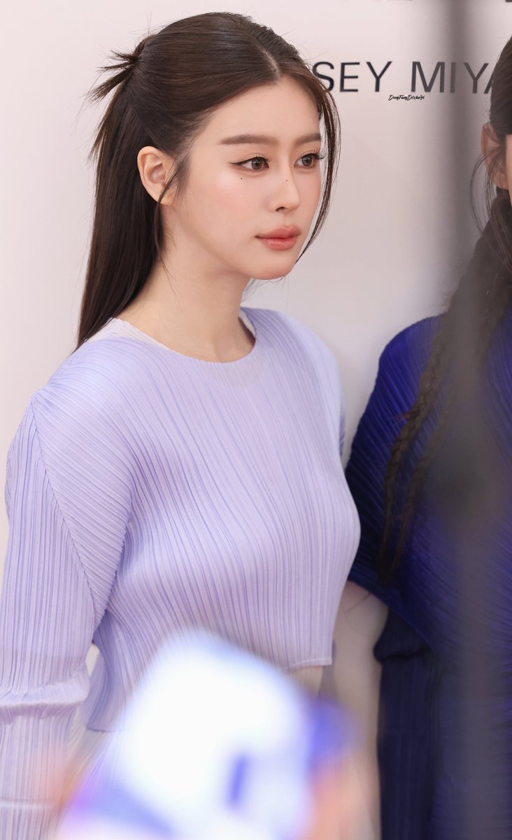 eastern0122's tweet photo. 🤗🤗🤗

BAM AT PLEATS PLEASE ISSEY MIYAKE AZURE COLORS

#PleatsPleaseIsseyMiyakexBam
#EverydaywithPLP
#Bamsaralee #แบมสราลี https://t.co/JPo6dgSrgf