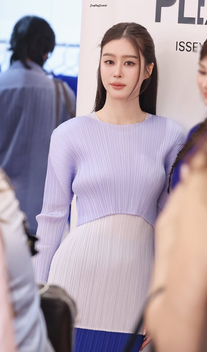 eastern0122's tweet photo. 🤗🤗🤗

BAM AT PLEATS PLEASE ISSEY MIYAKE AZURE COLORS

#PleatsPleaseIsseyMiyakexBam
#EverydaywithPLP
#Bamsaralee #แบมสราลี https://t.co/JPo6dgSrgf