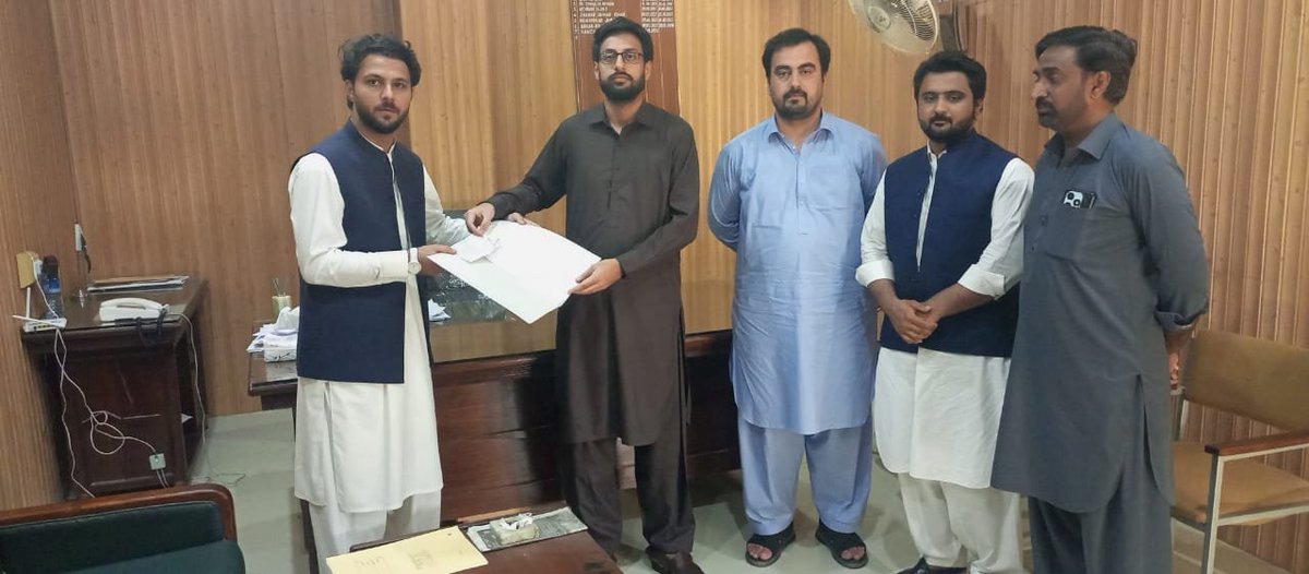 DYOKarak's tweet photo. MOU signed between Jabiru Labs (Pvt.) Ltd. and Deputy Commissioner Karak for the District Digital Marketplace https://t.co/uBAqSNhfab. The platform empowers local businesses to showcase products, build online presence, and unlock new digital growth opportunities. https://t.co/fnZ6YwuSft
