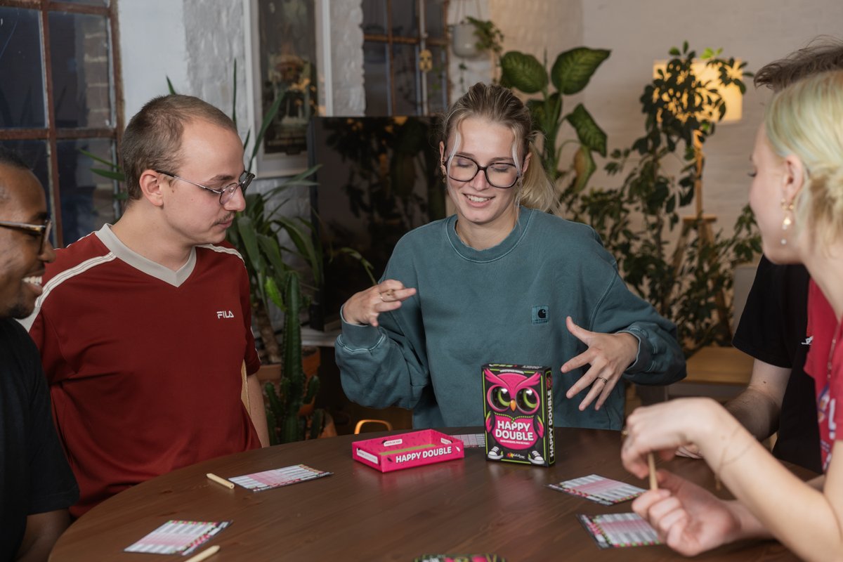 Gigamic's tweet photo. 🎲 Tu connais Happy Double ?

Le principe est simple : lance les dés et accumule un max de points... sans jamais obtenir deux fois le même résultat dans une manche !

Alors, tu tentes encore un lancer ou tu t’arrêtes là ? 👀 https://t.co/eSjHebaZFu