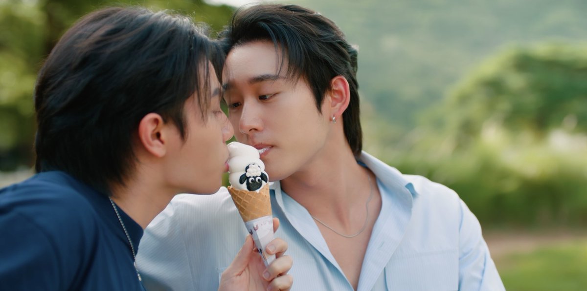 GMMTV's tweet photo. *เกือบเดรส 🫠💗❤️‍🔥*
#YouManiacSeriesEP6
@Williamjkp1 @EstRvp https://t.co/5I2fKNjkHX