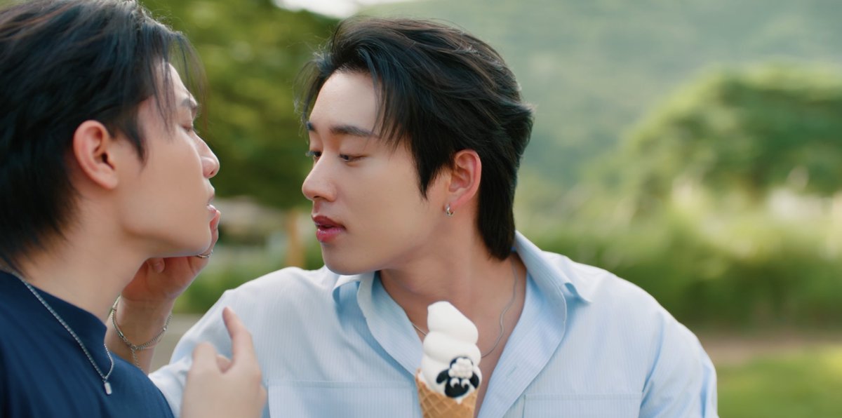 GMMTV's tweet photo. *เกือบเดรส 🫠💗❤️‍🔥*
#YouManiacSeriesEP6
@Williamjkp1 @EstRvp https://t.co/5I2fKNjkHX