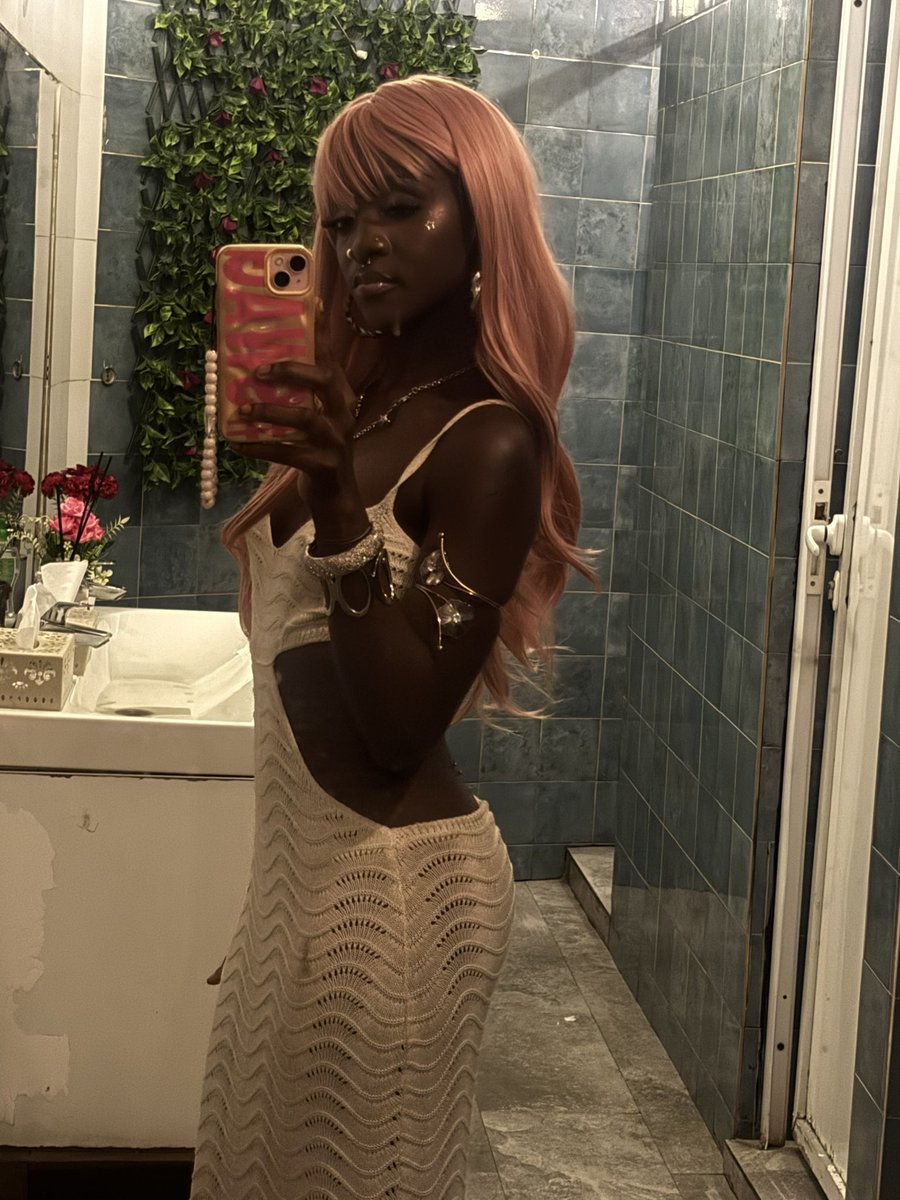 lotoscuffs_'s tweet photo. Angels have pink hair 💕 https://t.co/l8ZdXvjuoL