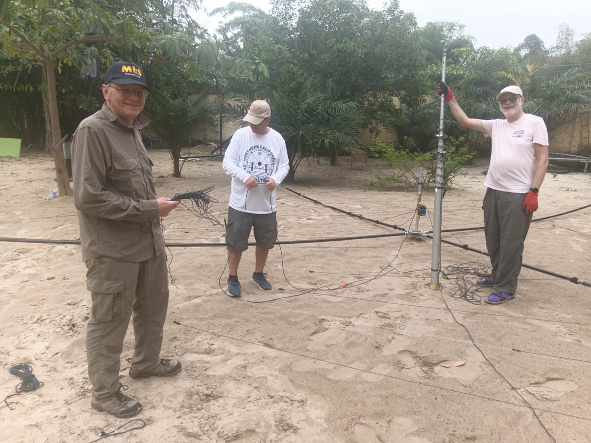 DX_World's tweet photo. Building up antennas at 9T0MD.🔥

Pics by IZ2DPX 👍 https://t.co/V8XIPcQrdO