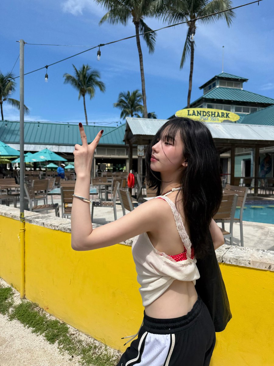 rinasaurusyu's tweet photo. Her outfit totally fits the vibe of where she was visiting. So so beautiful. https://t.co/sIm39Gx5qY