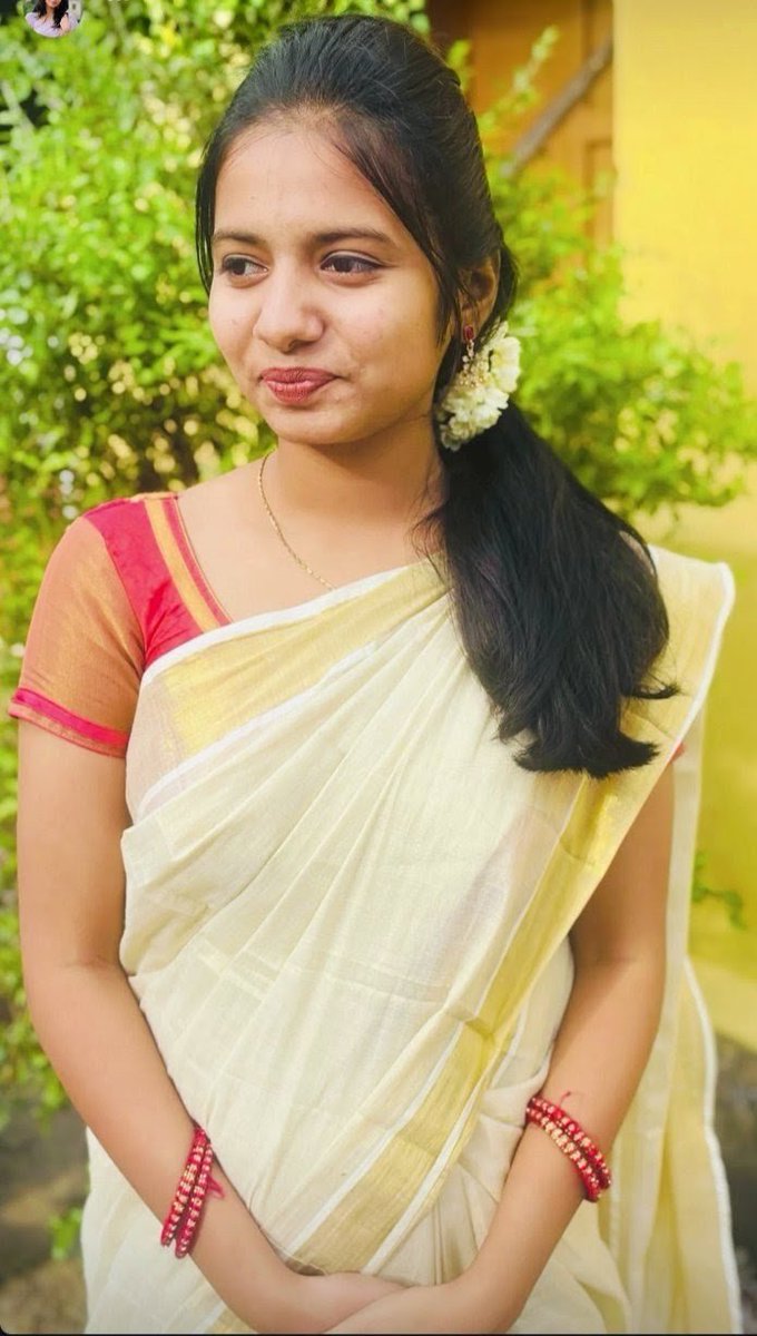 Jn123_z's tweet photo. Follower oda friend munda,peru sanya,ahhhh ,su**ya vachu lips la nalla theikanum,pala pala nu iruka munda 🥵🥵,pathona nattukuchu

If this post gets 30 retweet more pics of her wii be posted https://t.co/ptXjqzRqfu