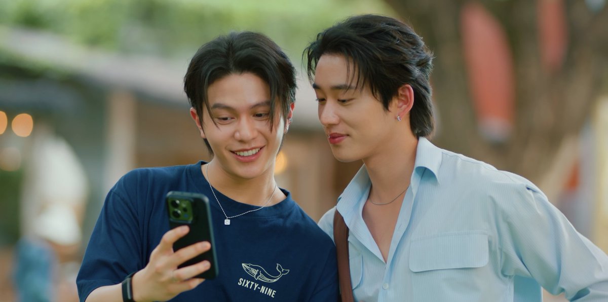 GMMTV's tweet photo. ดีนมอธยิ้มกว้างมาก เที่ยวต่างจังหวัดกับเธอครั้งแรก มวลหวานมากจริง ๆ 🥺💕
#YouManiacSeriesEP6
@Williamjkp1 @EstRvp https://t.co/DSQPQwz3uZ