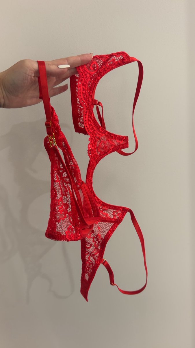 leeceeluxe's tweet photo. You DONT want to miss this 4am drop because once you miss it, it’s gone forever 🔥🍒😘💋 https://t.co/9W5NMccmVE https://t.co/xSndkmzaGr