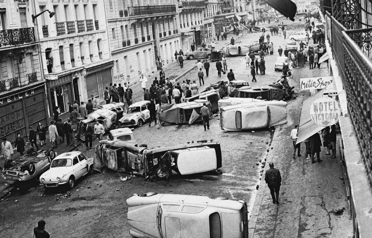 Milady__Oscar's tweet photo. Assez marrant de voir la génération qui a Mai 68 à son actif dire que les jeunes sont des p’tits cons ou des racailles en mal de violence gratuite https://t.co/LOhQlgtTcY