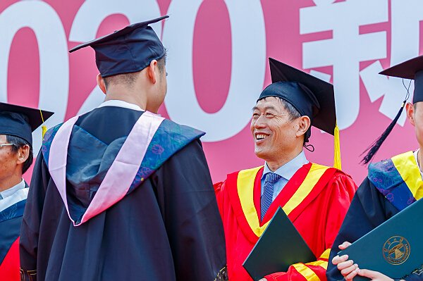 KyleGrahamo9gi's tweet photo. Finally walked across the stage, hugged my favorite professors and held my diploma—this chapter’s closing but so many more adventures are waiting. Grad 2024 ， https://t.co/q5fTr6T70h