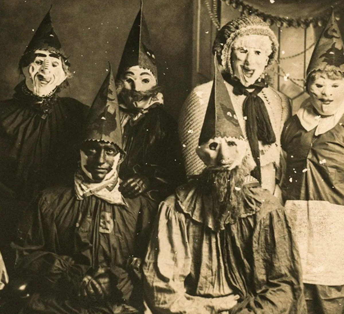HorrorNHaunted's tweet photo. It's that time of year again.    

31 days of Creepy #halloween costumes.    

Day 1

Rate on a scale of 1-10 How creepy are these? https://t.co/KakPD3QzgP