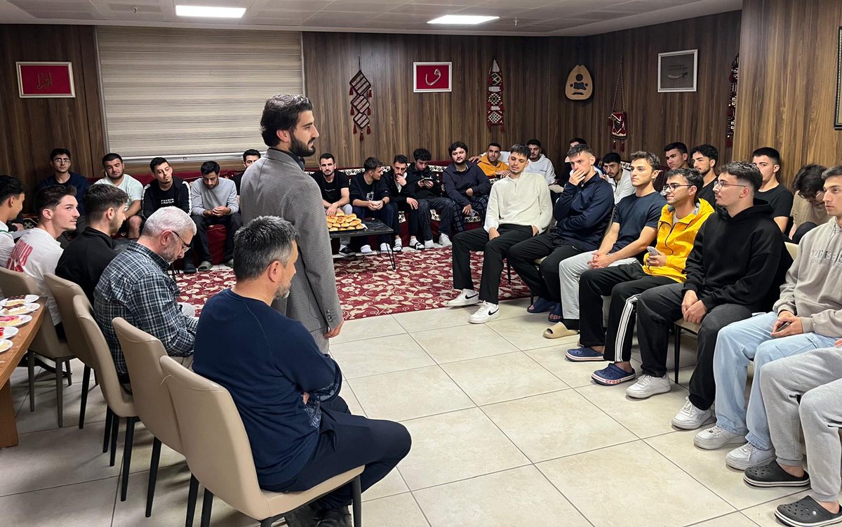 SakaryaKYGM's tweet photo. 📍Akyazı Yurdu 

Manevi danışmanımız öncülüğünde İlçe Vaizlerinin katılımıyla yeni kayıtlı öğrencilerimize ikramlar eşliğinde Tanışma Çayı gecesi düzenlenmiştir.💫 https://t.co/xCsyTBbLdO