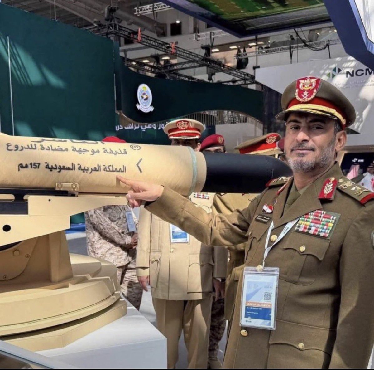 764A's tweet photo. صاروخ "الكاسر" (ALKASIR) 🔥🔥هو صاروخ موجّه مضاد للدروع (ATGM) طوّرته الشركة الوطنية للصناعات الميكانيكية (NCMS) في المملكة العربية السعودية. [1, 2]

أبرز المواصفات الفنية
•النوع: صاروخ موجّه مضاد للدبابات والمدرعات والتحصينات الثقيلة.

•العيار: 157 ملم.

•المدى: يصل إلى 6,000 متر للاشتباك مع الأهداف من مسافات بعيدة.

فخر صناعة #السعوديه_العظمى