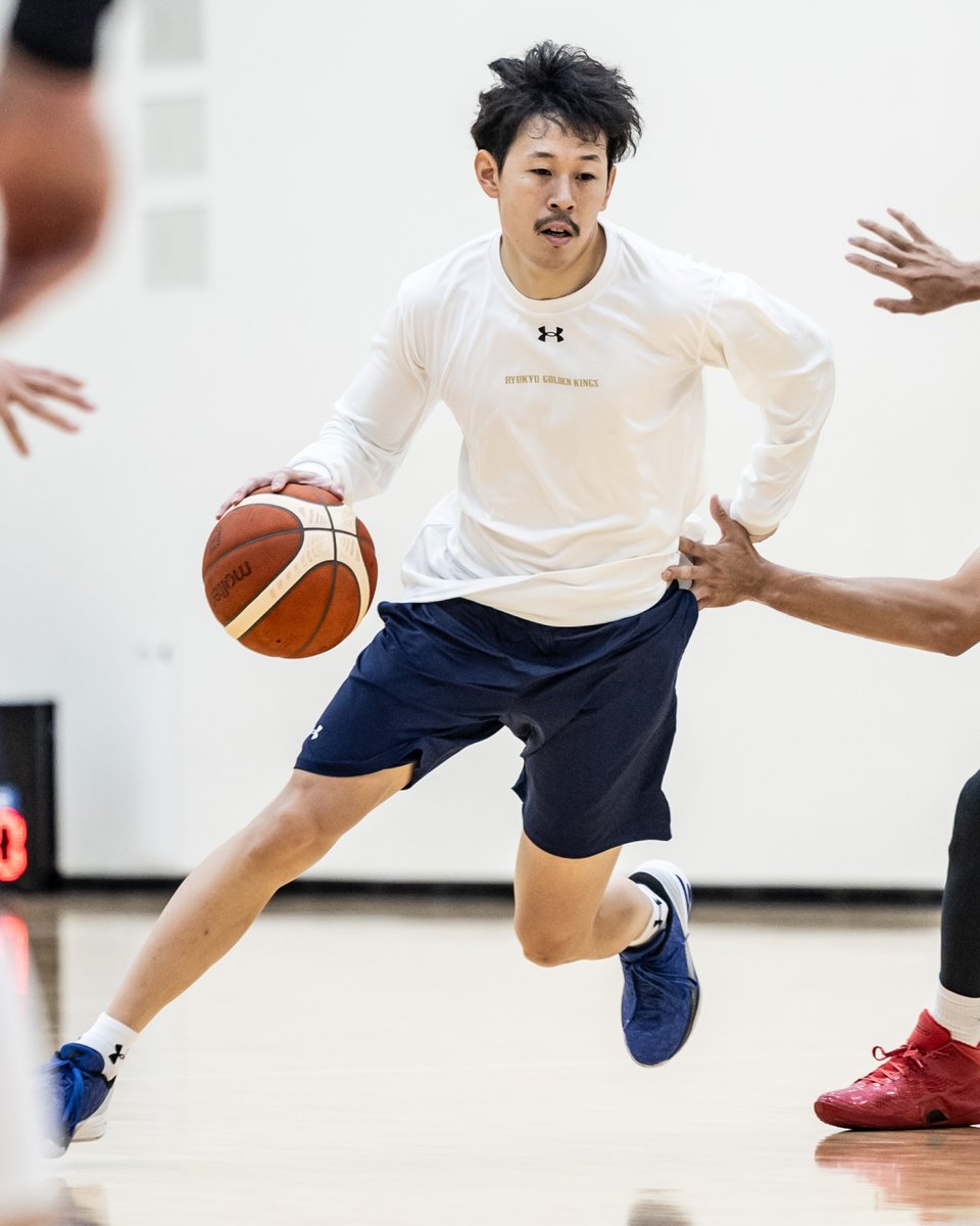 RyukyuKings's tweet photo. ホーム開幕戦まであと1週間！

本日も練習に励み、目の前の一戦一戦に向けて準備を進める選手たち。

いよいよ今シーズンも #沖縄サントリーアリーナ での戦いが始まります。
会場でキングスへの応援をよろしくお願いします！

▽10月のチケット・試合情報はこちら
https://t.co/mxtnvxCNST https://t.co/QY36Xv1fX6