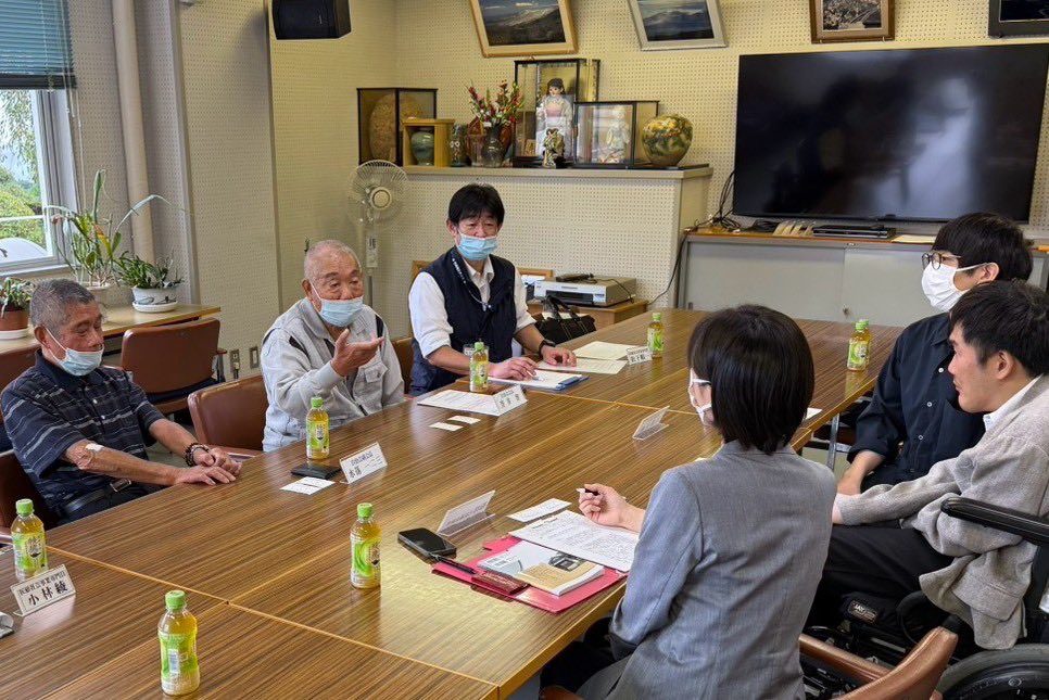 skyfarm1229's tweet photo. 先日、ハンセン病問題の視察に群馬県草津市を訪れました。

聖バルナバ教会と併設の「リーかあさま記念館」の見学から始まり、国立ハンセン病療養所「栗生楽泉園」自治会の笠井会長と水落副会長と面談、重監房資料館を見学、園長、職員の方々と懇談、歴史館の見学をさせていただき、どの場でも非常に大事な学びと出会いがありました。

お世話になった皆さま、ありがとうございました。

ハンセン病回復者の方々が高齢化し、医療機関としての役目の終わりが見えてきているハンセン病療養所を永続化させ、国の隔離政策の過ちを後世に伝える場とするために、具体的に何をすべきか。今回の学びをいかし、しっかりと見定めていきたいと思います。

視察報告の記事は後日、ホームページにアップしますので、ぜひご覧ください。