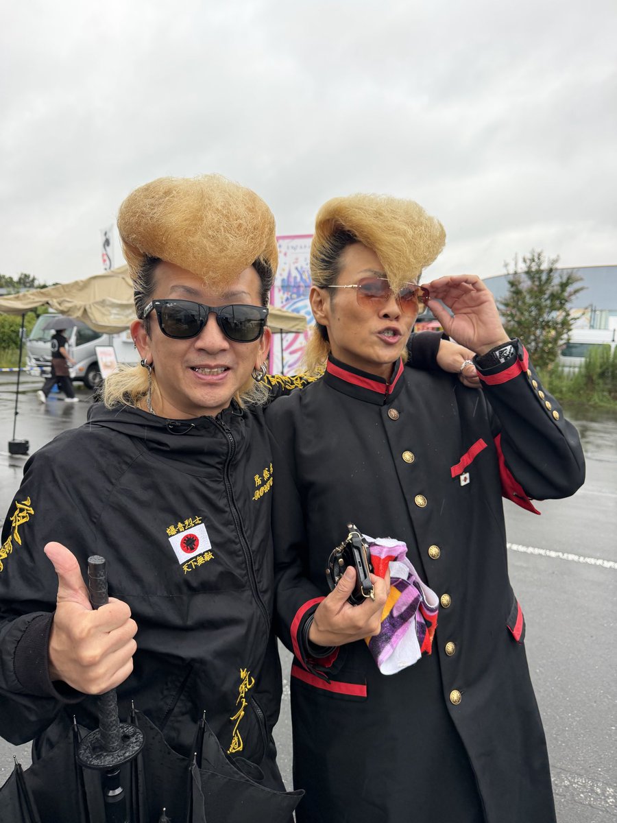 PLAYBOYTAKABOW's tweet photo. 🎤
2026.9.30(土)
アズマくんのステージとYUMIXXのステージ観てきた。
1日中雨☔でリーゼントが広がっちゃって大変だった😇

#リーゼント
#氣志團
#DJAZMA https://t.co/Bv5VIFvrEC