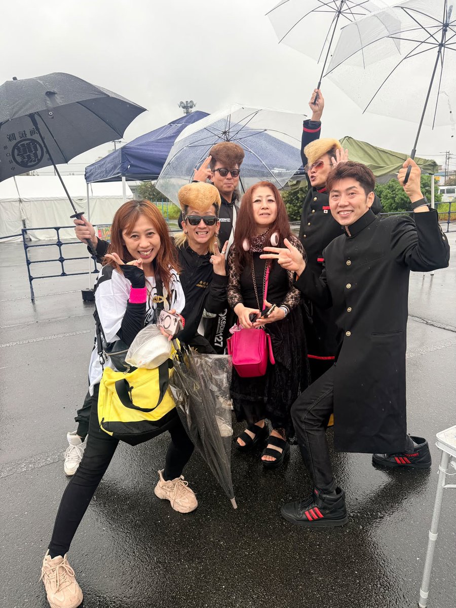 PLAYBOYTAKABOW's tweet photo. 🎤
2026.9.30(土)
アズマくんのステージとYUMIXXのステージ観てきた。
1日中雨☔でリーゼントが広がっちゃって大変だった😇

#リーゼント
#氣志團
#DJAZMA https://t.co/Bv5VIFvrEC
