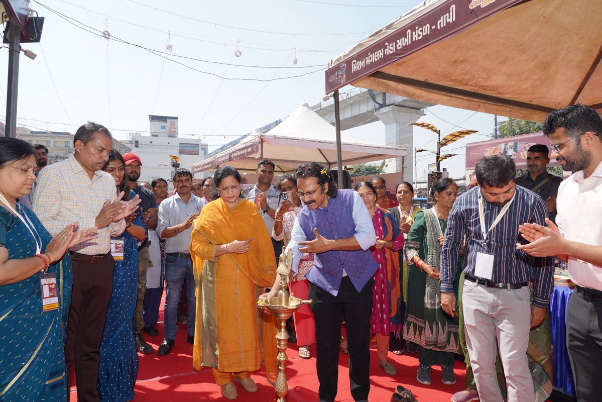 GlpcLivelihood's tweet photo. સંસ્કારી નગરી વડોદરામાં શરૂ થયો સરસ મેળો ✨

માન. રાજ્યકક્ષાના મંત્રી ડૉ. મનિષાબેન વકીલ, માન. જિલ્લા પંચાયત પ્રમુખ શ્રીમતી જ્યોત્સનાબેન વસંતભ���ઈ રબારી તથા માન. સાંસદ ડૉ. હેમાંગભાઈ જોશીના વરદ્હસ્તે ‘સરસ મેળો 2026’નો શુભારંભ થયો.

📍 વડોદરા સેન્ટ્રલ બસ સ્ટેશન, વડોદરા
📅 1 થી 5 ઓક્ટોબર, 2026

વડોદરાનો સરસ મેળો હવે તમારી ખરીદીની રાહમાં ! 

#SarasMela2026 #Vadodara #GLPC #SHG