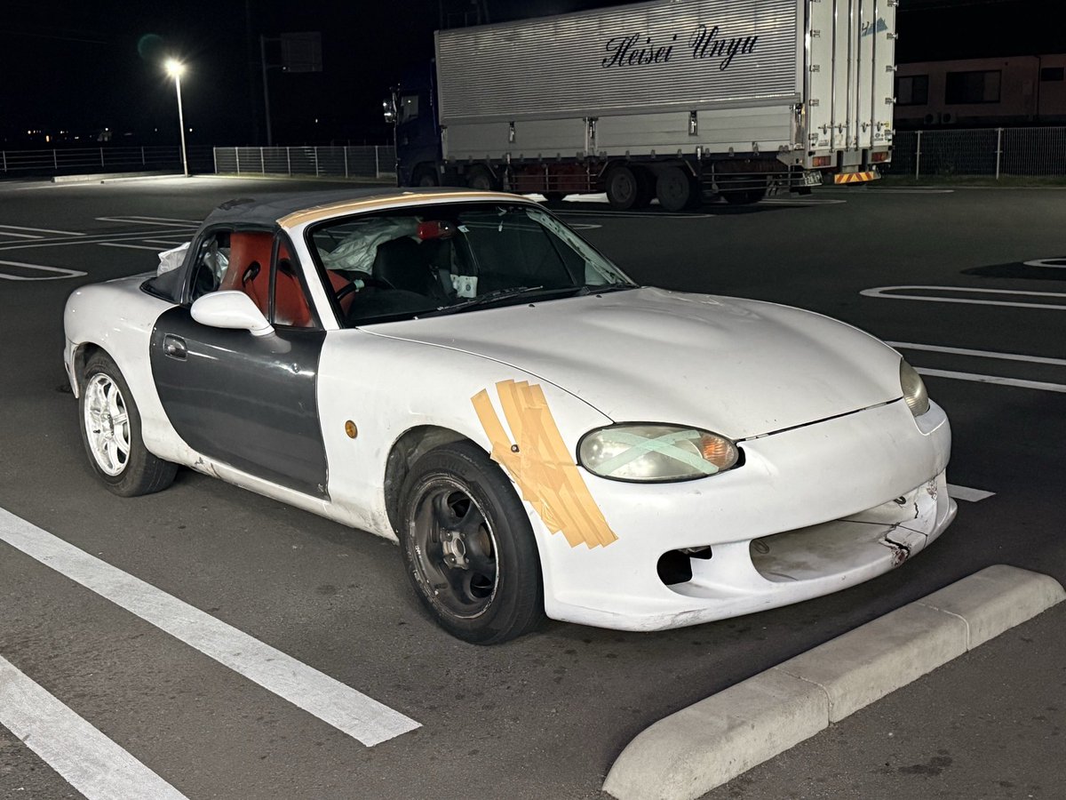 jidoushatounan's tweet photo. 【自動車盗難情報】栃木県塩谷郡高根沢町でマツダ ロードスターの盗難被害がありました！
近隣の方はご注意ください！

■車種：マツダ ロードスター
■日時：2026年9月30日
■被害場所：栃木県塩谷郡高根沢町 上高根沢付近の月極駐車場
■ナンバー：大宮389 ゆ 22
■特徴：NB、一時抹消中の不動車、普段は幌仕様で写真のハードトップは友人の物を仮合わせしただけなので現在は関係ありません。運転席ドアがグレー 、左リアフェンダーにグレーのサフェーサー、バンパーとフェンダーをマスキングテ���プで固定 、運転席に無名の赤いフルバケ。

■オーナー（投稿主）自走できる状態ではないため、積載車・レッカー等で持ち去られた可能性があります。見かけた方、積載車に載せられているのを見た方、近くで不審な動きや搬出を見た方がいましたらDMください。些細な情報でも助かります。
■オーナー（投稿主）連絡先：@yukitiP

詳細URLと拡散用動画はリプ欄です
拡散希望、ご協力お願いします！