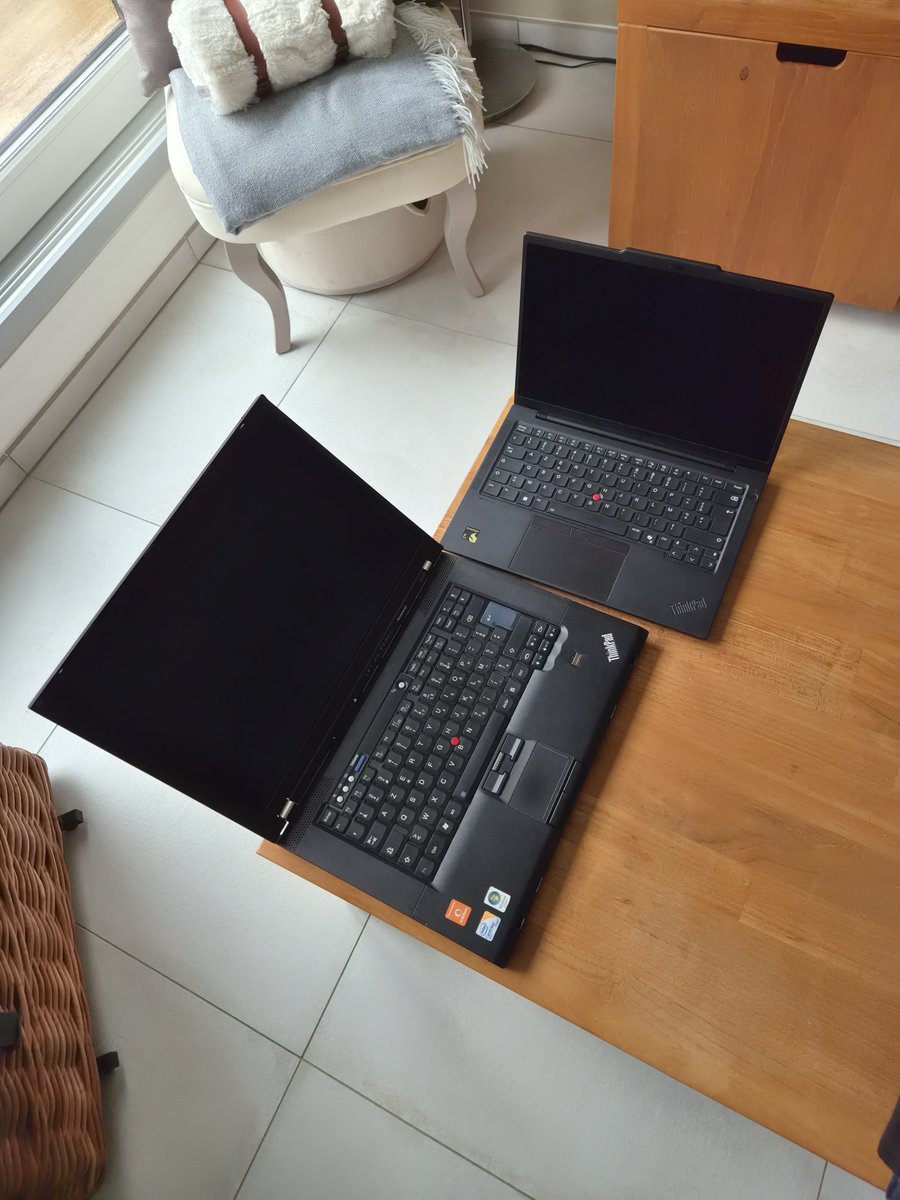 roge_jules's tweet photo. My oldest ThinkPad alongside my newest ThinkPad. 
W500 &amp; T14s Gen6.
#ThinkPadThursday #LenovoIN #ThinkOn @lenovo https://t.co/jLMB226hG9