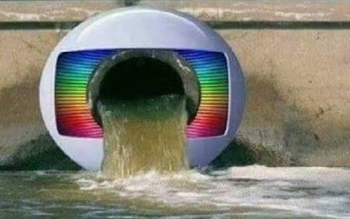 hugomaraba1's tweet photo. A única emissora de TV que se importa com a democracia é a Band.

Foi a única que manteve o debate, mesmo com o desfalque de Lula, Flávio e Zema. Além disso, não fez nenhuma articulação ao lado do ladrão Flávio Bolsonaro e ao lado do ladrão Lula pra tirar um candidato do jogo democráctico.

Se tem uma coisa que a Globo é, é um lixo! Uma escória cheia de militante hipócrita que se diz se importar com a democracia. Se a Globo tinha ainda um pouco de credibilidade com a nova geração ele perdeu hoje.