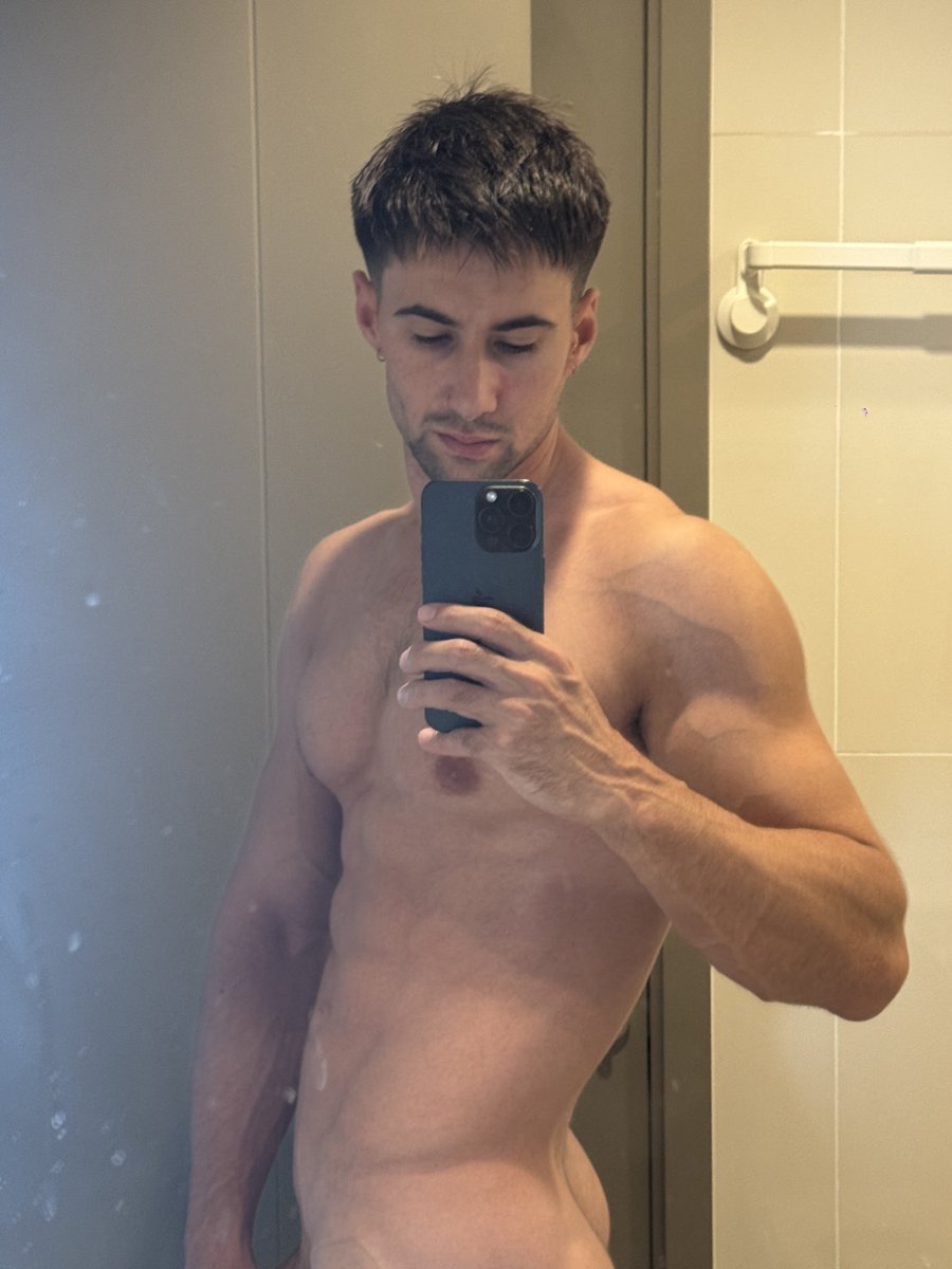 Azaroso_2's tweet photo. Do you dare to see what happens behind the scenes?😏🔥 https://t.co/WfDFNPbrY2