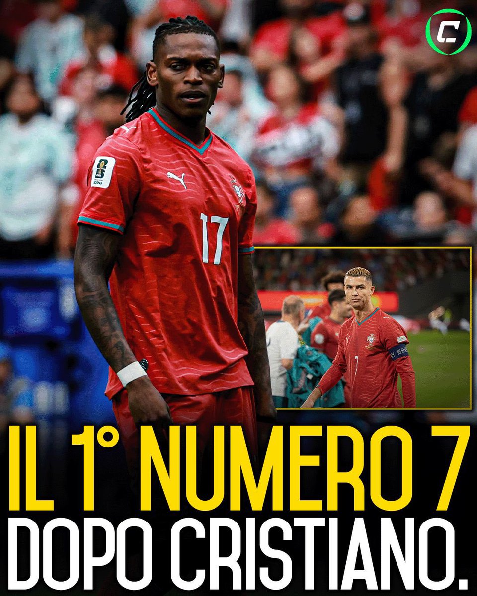 CronacheTweet's tweet photo. Il #Portogallo avrà un nuovo numero 7 dopo l'abbandono improvviso di Cristiano #Ronaldo: Rafael #Leão 7️⃣

Sarà l'ex Milan, oggi al Galatasaray, a vestire quella maglia nella gara di Nations League contro la Danimarca 🔜

A partire dal 2007, dopo l'addio alla Nazionale di Luís Figo, il numero 7 era stato sempre utilizzato da CR7, tranne in rarissime occasioni dovute ad assenze per squalifica o infortunio 🇵🇹