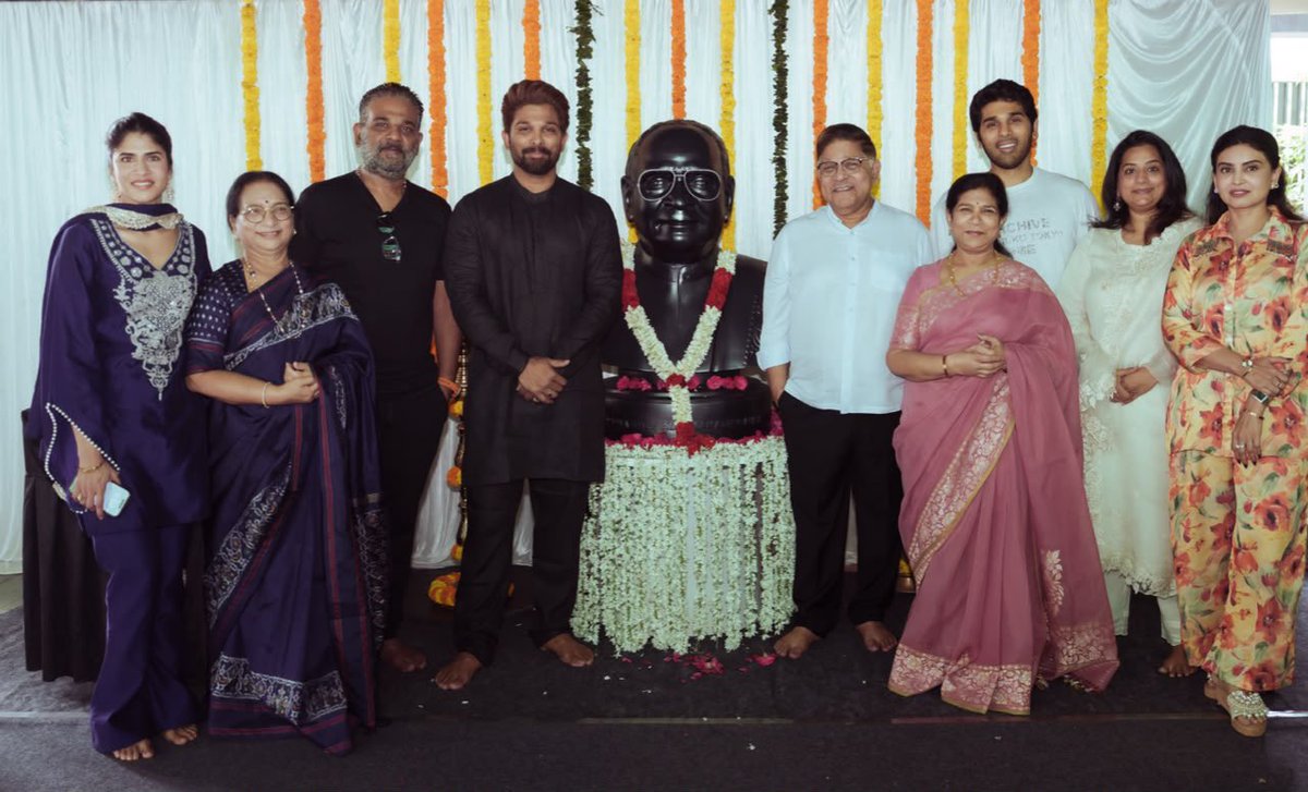 imsarathchandra's tweet photo. Icon Star @alluarjun marks a new chapter with his new creative office space, #ICONZA 

It holds a special significance as it comes on the birth anniversary of his grandfather, Allu Ramalingaiah garu.

A new space. A new chapter. A legacy that continues. https://t.co/YzRnvm9cRb