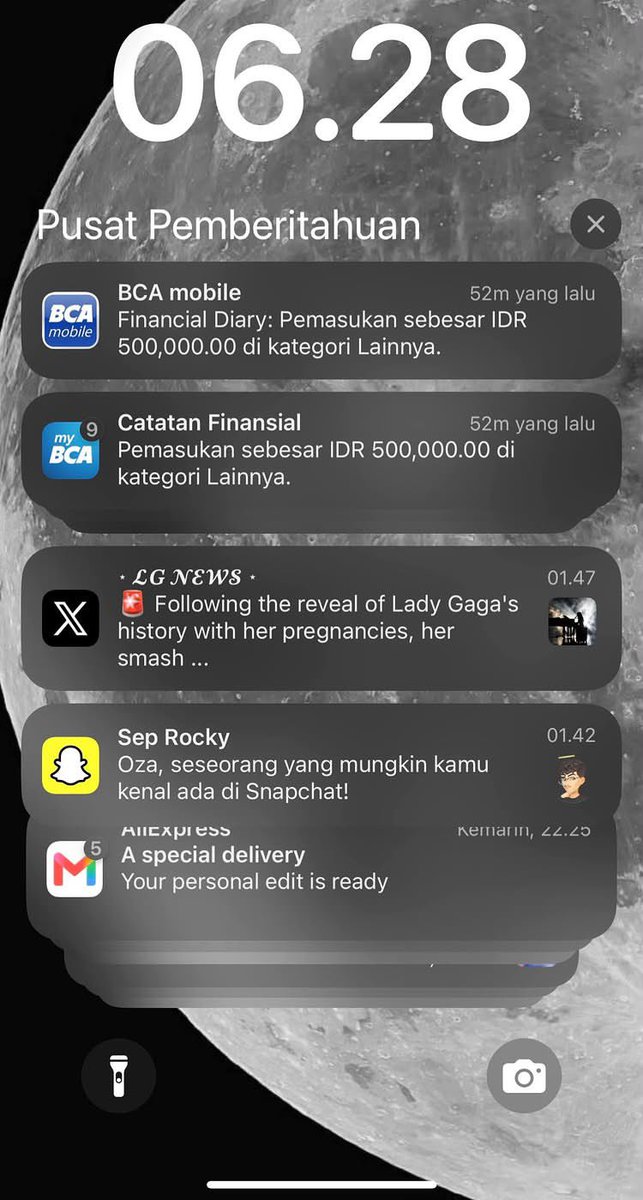 bebekhermes's tweet photo. Di Threads nemu cerita cewek di-DM orang mau minum air kencingnya. Si mbak iseng nembak harga 500rb, eh DEAL. Pas ketemu beneran diminum di depan muka dia trus langsung bayar pake qris wkwkw. Fetish orang makin ke sini makin out of the box, mana pasarnya jelas lagi 😭😭 https://t.co/7SR2c8eA0Z