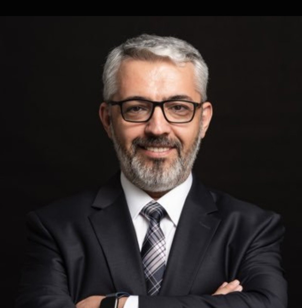 prusyas_plus's tweet photo. Şu iki isim tv ekranlarında yer bulmuş olsa milletin %78'i aydınlanır, kalan %22 ise ideolojilerinden şüphe etmeye başlar!

Ekranlar, reklam verenlerin istekleri emir telakki edildiği sürece gerçekleri değilde masalları dinlemeye devam edeceğiz!

Erem Şentürk / Emre Erciş https://t.co/8eb8BH2M9b