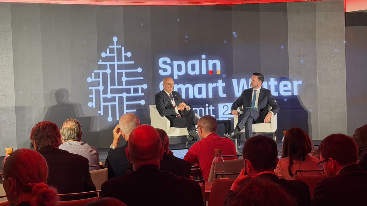 LeonAyto's tweet photo. 💧José Antonio Diez (@jadiezleon): "Las inversiones en la detección de fugas, en la división el abastecimiento en sectores o en la instalación de válvulas, entre otras, nos ha permitido pasar de un 35% de rendimiento técnico de la red a más de un 80%". @AguasdeLeon https://t.co/SROBYKtCU5