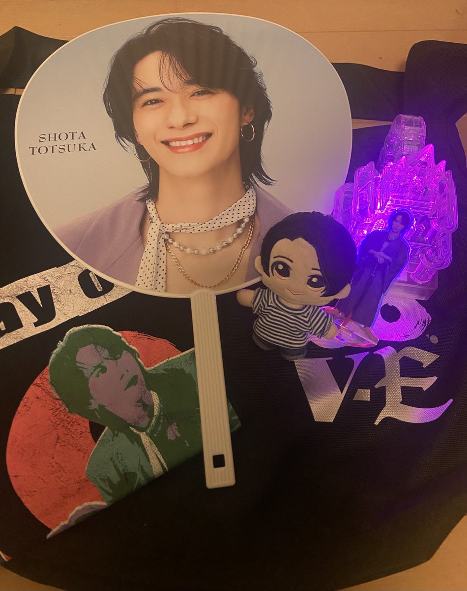 mamichanzoo's tweet photo. A.B.C-Z❤️💖💙💛Concert Tour 2026 The Way of L.O.V-E グッズ届いたー🤗
とっつー💖愛の戦士もジャンボうちわも素敵すぎる😍
お城でKIRARI握り心地いいね🍺
ショッピングバッグいっぱい使えそう👍
毎度のことだけどセンスいいわー💕
#ABCZ  #ABCZ_ConcertTour2026TheWayofLOVE https://t.co/2xWFbCfs6J
