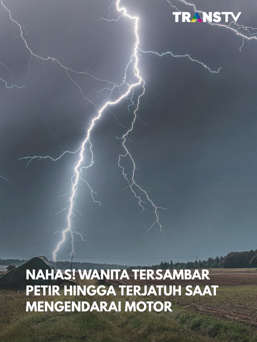TRANSTV_CORP's tweet photo. Seorang perempuan tersambar petir saat mengendarai sepeda motor di Provinsi Nghe An, Vietnam tengah, pada Kamis (24/9/2026). Melansir The Sun, insiden tersebut terjadi saat badai petir melanda wilayah itu. Setelah tersambar petir, korban kehilangan kendali atas motornya hingga terjatuh ke jalan.

Akibat kejadian tersebut, korban mengalami luka bakar serta cedera di bagian kepala, lengan, dan leher. Korban kemudian mendapatkan penanganan medis untuk mengatasi luka-luka yang dialaminya. Insiden ini terjadi di tengah kondisi cuaca buruk yang disertai petir.

Sumber: Detikcom
Gambar: Canva

#transuptranstv #transtv #NS