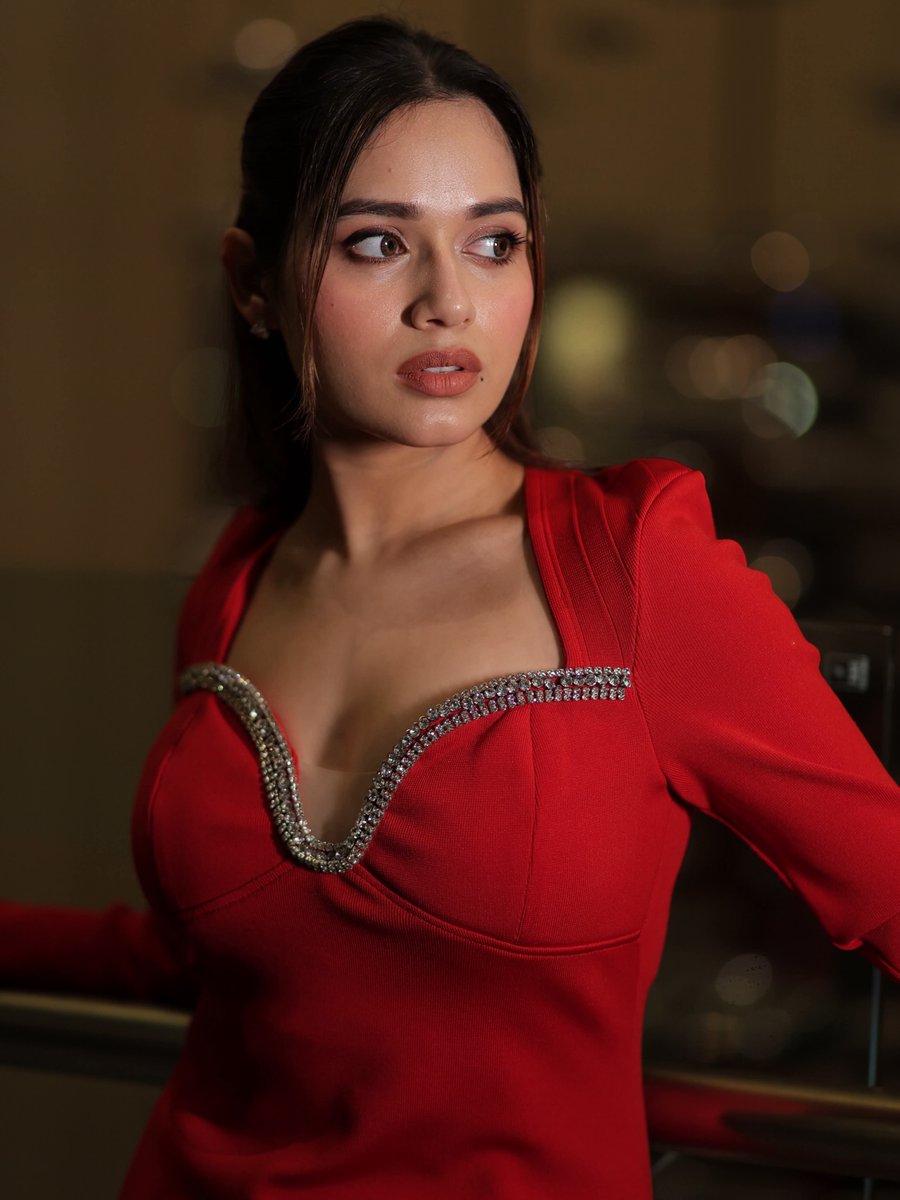 GlamQueensHQ's tweet photo. ❤️ Jannat Zubair Rahmani serving pure red-hot glamour. ✨🔥
#JannatZubair #GlamQueens #RedLook #IndianBeauty #CelebrityStyle #FashionIcon #Glamour #StyleIcon #IndianActress #RedDress #CelebrityFashion #FashionGoals #GlamourQueen #BollywoodStyle https://t.co/nOB9eZ2onM