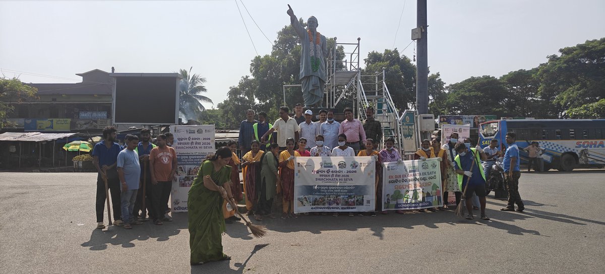 nac_aska1's tweet photo. "Ek Din Ek Ghanta Ek Sath"-Mass Cleanliness Drive is conducted at Biju Pattanaik Chaka,Ward No -01 in presence of Chairperson, Executive Officer and other Govt.Staff 
Badhayen Hath Kare Safai Sath.#SwachhataHiSeva2026 @SwachhBharatGov 
@swachhbharat 
@HUDDeptOdisha 
@MoHUA_India https://t.co/rDKVh3TSxe