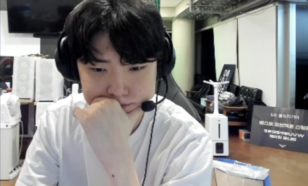 bloomizee__'s tweet photo. Cheeks https://t.co/DM4vffTxLM